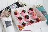 Set  cadou cu cupcakes + ctuie cu flori