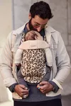 Marsupiu anatomic BabyBjorn Mini Beige/Leopard cu pozitii multiple de purtare, bumbac 