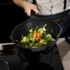 купить Сковорода Tefal E2491944 Robusto Wok 28cm в Кишинёве 