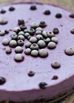 Веганский чизкейк с черной смородиной