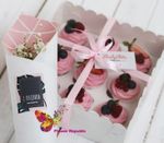 Set  cadou cu cupcakes + ctuie cu flori