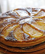 Шарлотка с яблоками и кремом