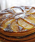 Пирожное Шарлотка с яблоками и кремом