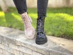 Женские демисезонные ботинки черные / беж