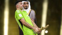Portarul Argentinei, gest golănesc cu trofeul Mănușa de Aur. Explicația
