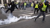 Protestele vestelor galbene continuă. Ciocniri cu forțele de ordine