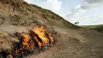 Nici ploaia nu-l oprește: Focul care arde neîncetat de 4.000 de ani