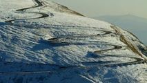S-a instalat iarna pe Transalpina: Cum arată drumurile înzăpezite
