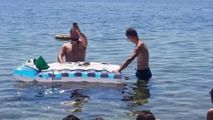 Italia: Preot, cercetat după ce a oficiat o slujbă în mare la bustul gol