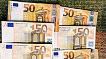 Femeie de 50 de ani, șantajată de fostul iubit: Îi cerea 300 de euro