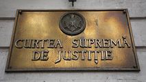 Mașina de serviciu a Președintelui CA Bălți, parcată în fața CSJ