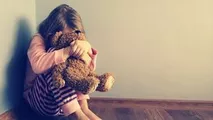 Adolescentă de 13 ani, abuzată de vecinul cu 60 de ani mai mare