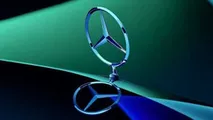 Un șofer de Mercedes a scăpat ca prin minune după explozia unei anvelope