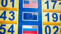 Curs valutar 26 iulie 2022: Cât valorează un euro și un dolar