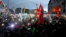 Mii de persoane au protestat împotriva legii sclaviei şi a lui Orban
