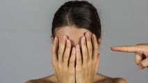 Violența economică: 60% dintre femei depind financiar de agresor