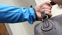 Alertă pe străzile din Fălești: Un tânăr deposeda femeile de genți