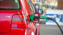 Benzina și motorina costă aproape la fel: Noile prețuri ANRE