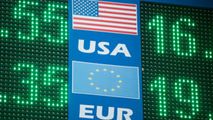 Curs valutar 13 martie 2023: Cât valorează un euro și un dolar