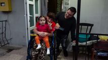 Soții din Fălești care împart același scaun cu rotile: Au doi copii