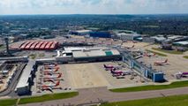 Marea Britanie: Bărbat acuzat de acte de terorism pe aeroport, reținut