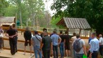 Zece deținuți au pășit dincolo de poarta închisorii pentru a vizita Zoo