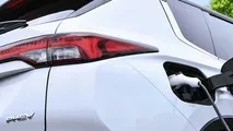 Prima imagine teaser cu viitorul Mitsubishi Outlander plug-in hybrid