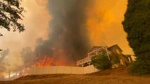 California: Faimoasa rezervație cu arbori sequoia arde neîncetat