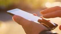 A furat telefonul unui bărbat chiar în timpul unui live pe Facebook