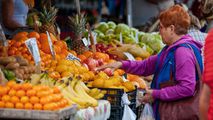 Prețurile la Piața Centrală: Au apărut în vânzare strugurii