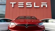 Veste pentru șoferii de Tesla: Modelele dispun de meniu în limba română