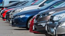 Criză de vopseli auto: Ruşii îşi pot cumpăra maşini doar în trei culori