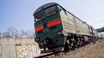 În Chişinău, șoferii nu cedează trecerea unei locomotive văzute rar