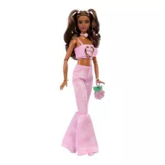 Кукла Barbie JJN72 Fashion Doll într-un top roz și blugi evazați