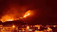 Plajă distrusă de flăcări în Catania: Incendiile amenință aeroportul