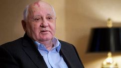 Gorbaciov susţine în continuare Perestroika, dar admite unele greşeli
