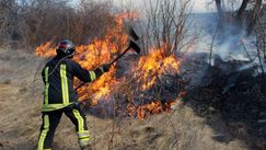 IGSU: Nouă persoane, sancționate după ce au dat foc vegetației uscate