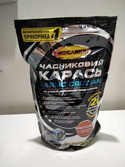 Прикормки MEGAMIX Часноковый Карась 900г