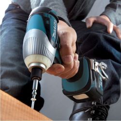 Шуруповерт Makita BTD130FRFE