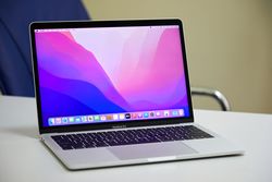 Apple MacBook Pro 13" (M2017) i5 2.3GHZ/8GB/256GB (B)