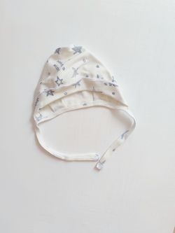 Шапочка с завязками Pampy Grey Stars