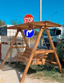 Качели из дерева Япония