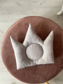Подушечка корона серая