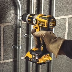 Шуруповерт DeWalt DCD796NT