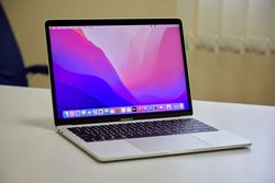 Apple MacBook Pro 13" (M2017) i5 2.3GHZ/8GB/128GB (C)