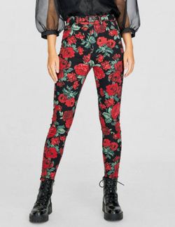 Брюки Stradivarius Черный в цветочек 1120/340/101