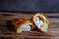 Croissant cu ciocolata
