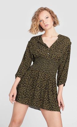 Платье Stradivarius Зеленый с принтом 8274/108/550