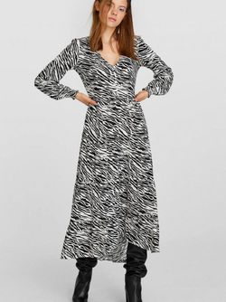Платье Stradivarius Зебра 6277/625/001