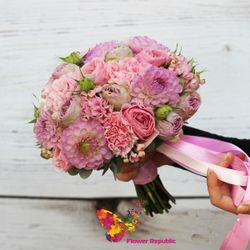 Нежный букет невесты в розовых тонах